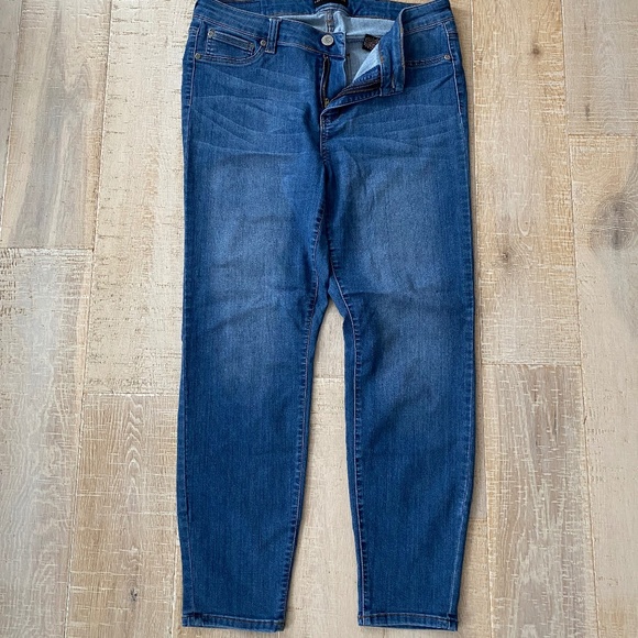 Celebrity Gold Stretch Blue Jeans Sz. 16 16W - Picture 1 of 3